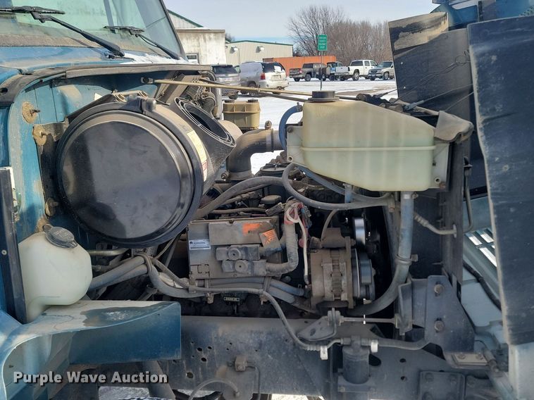 image for item LA9667 1999 International  4700  flatbed truck