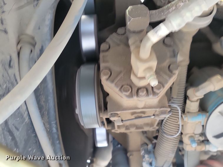 image for item LA9667 1999 International  4700  flatbed truck