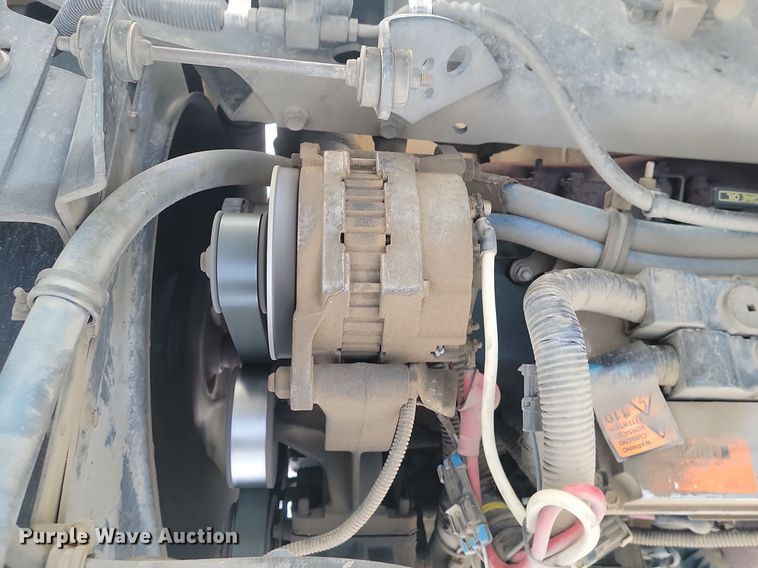 image for item LA9667 1999 International  4700  flatbed truck