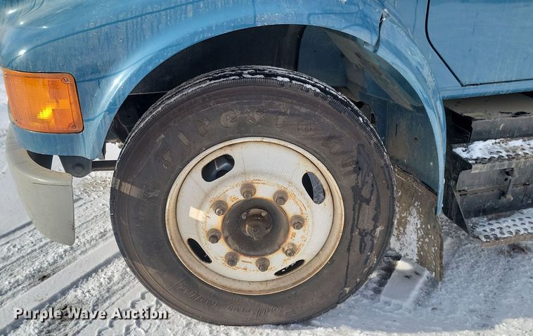 image for item LA9667 1999 International  4700  flatbed truck