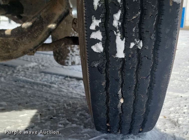 image for item LA9667 1999 International  4700  flatbed truck