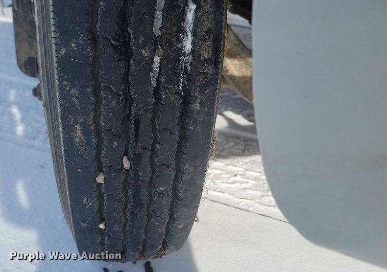 image for item LA9667 1999 International  4700  flatbed truck