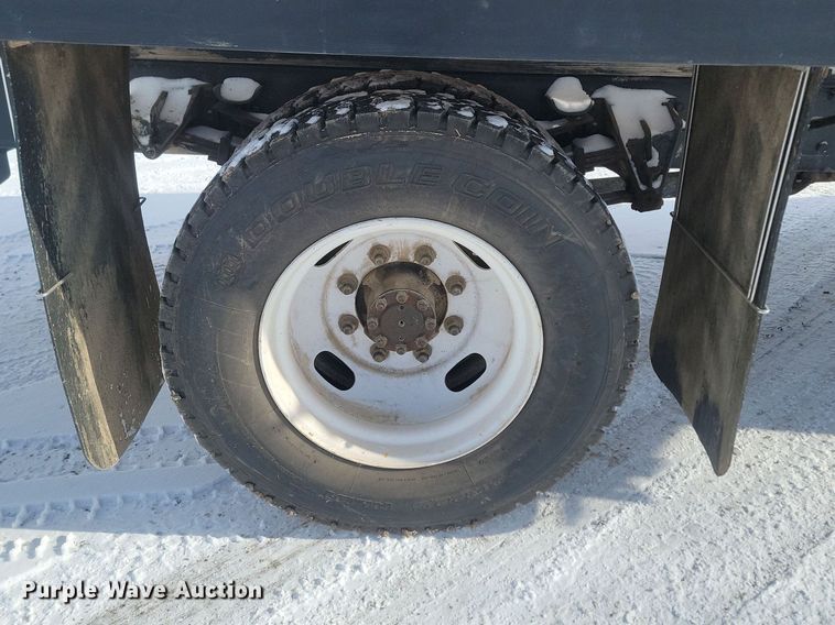 image for item LA9667 1999 International  4700  flatbed truck