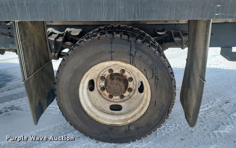 image for item LA9667 1999 International  4700  flatbed truck