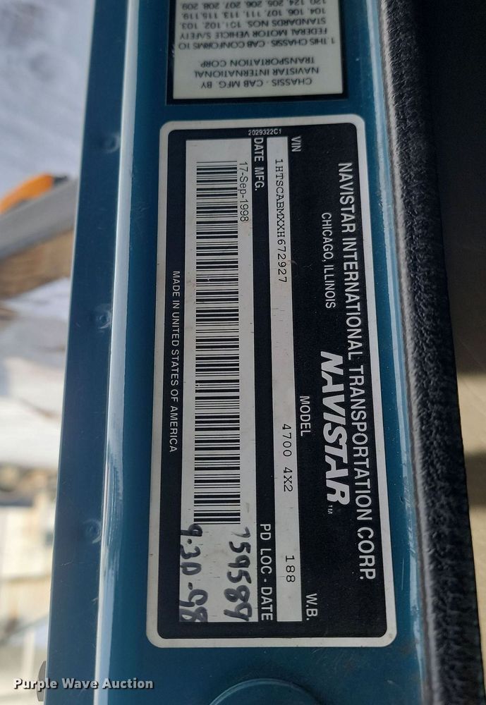 image for item LA9667 1999 International  4700  flatbed truck