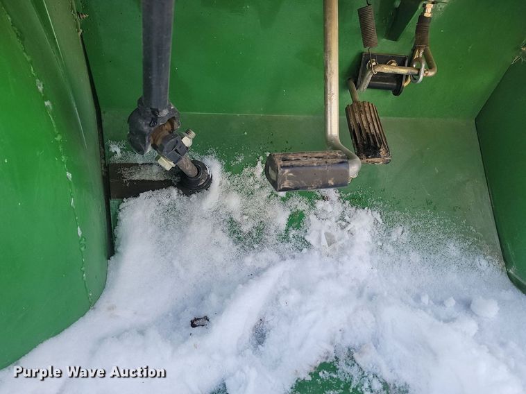 image for item LA9669 2002 John Deere  Gator 6X4 utility vehicle