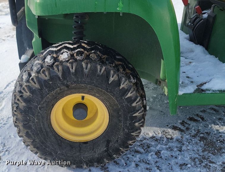 image for item LA9669 2002 John Deere  Gator 6X4 utility vehicle