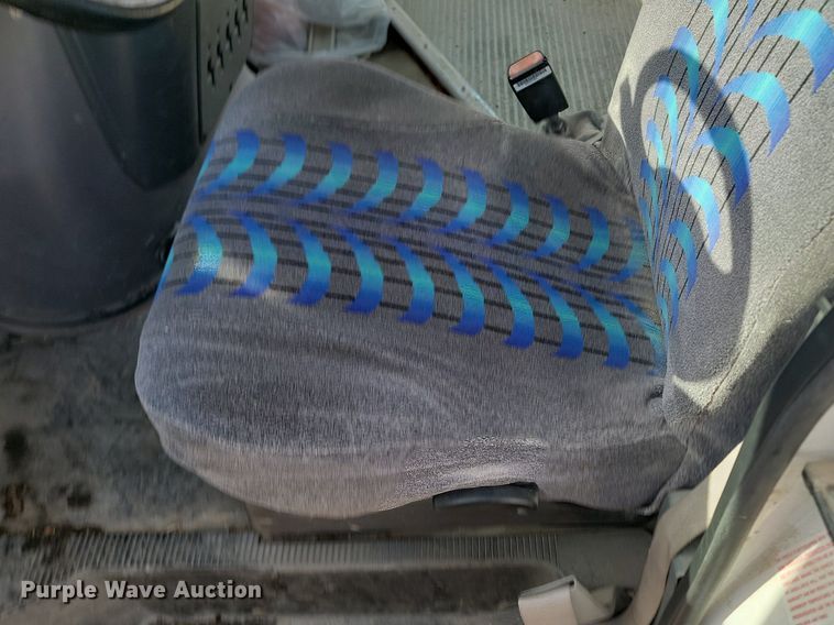 image for item LA9682 2000 Ford E450 Super Duty shuttle bus