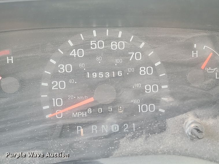 image for item LA9682 2000 Ford E450 Super Duty shuttle bus