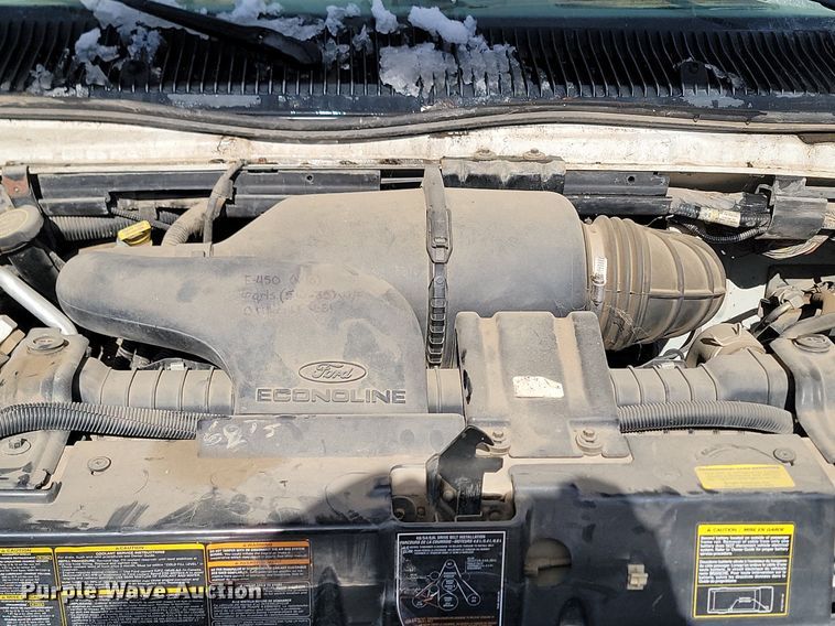 image for item LA9682 2000 Ford E450 Super Duty shuttle bus