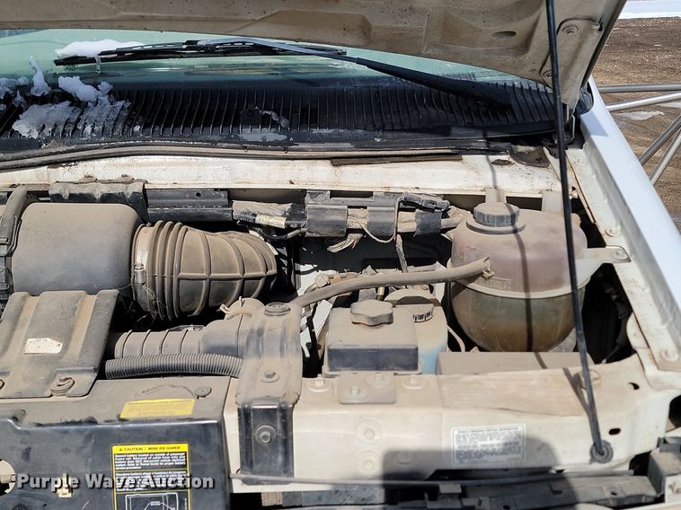 image for item LA9682 2000 Ford E450 Super Duty shuttle bus