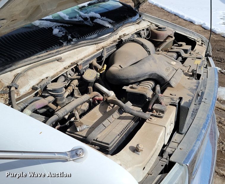 image for item LA9682 2000 Ford E450 Super Duty shuttle bus