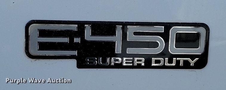 image for item LA9682 2000 Ford E450 Super Duty shuttle bus