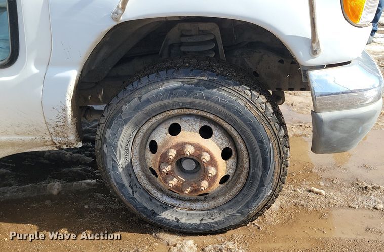 image for item LA9682 2000 Ford E450 Super Duty shuttle bus