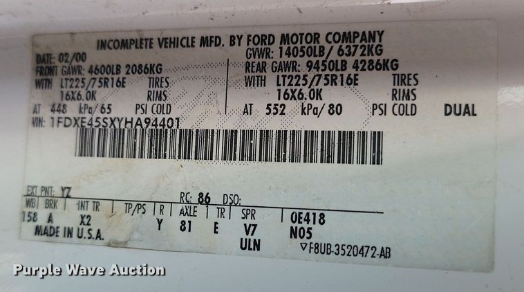 image for item LA9682 2000 Ford E450 Super Duty shuttle bus