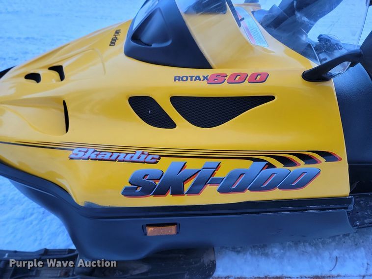 image for item LA9720 2003 Ski-doo Rotax 600 snowmobile