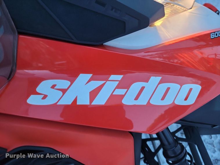 image for item LA9721 2015 Ski-Doo Summit SP 600 HDE-TECH snowmobile