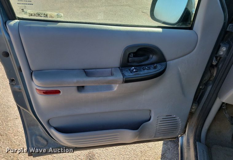 image for item LA9728 2004 Chevrolet  Venture  van