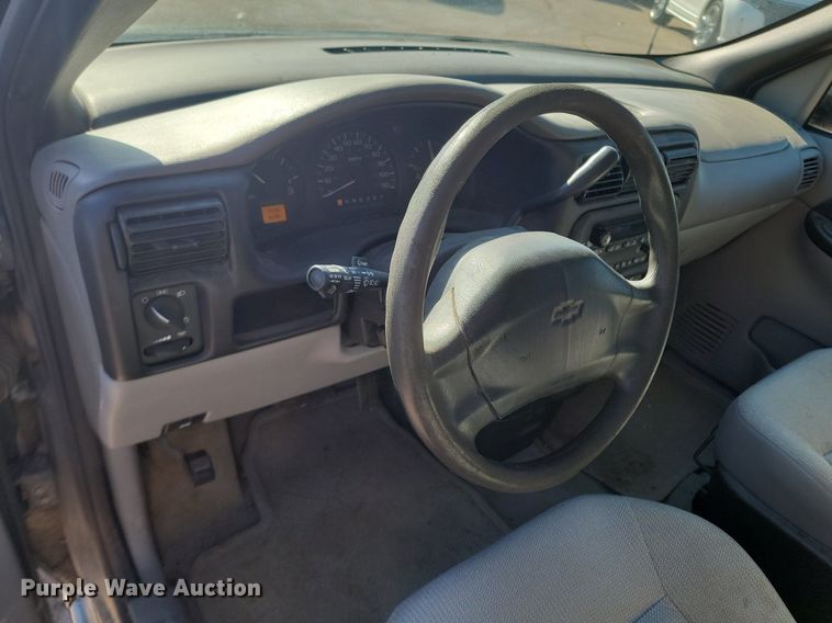 image for item LA9728 2004 Chevrolet  Venture  van