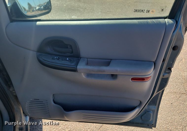 image for item LA9728 2004 Chevrolet  Venture  van