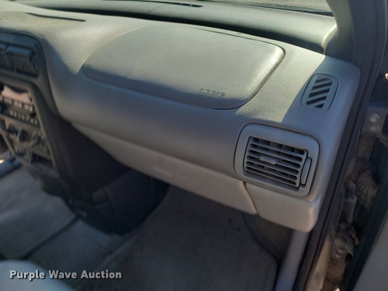 image for item LA9728 2004 Chevrolet  Venture  van