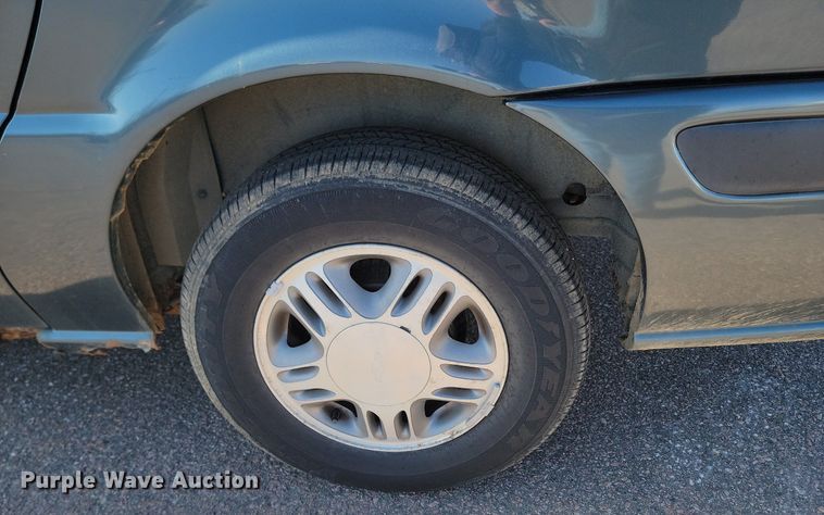 image for item LA9728 2004 Chevrolet  Venture  van