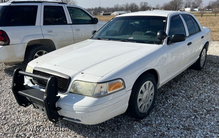 image for item LD9996 2011 Ford Crown Victoria Police Interceptor 