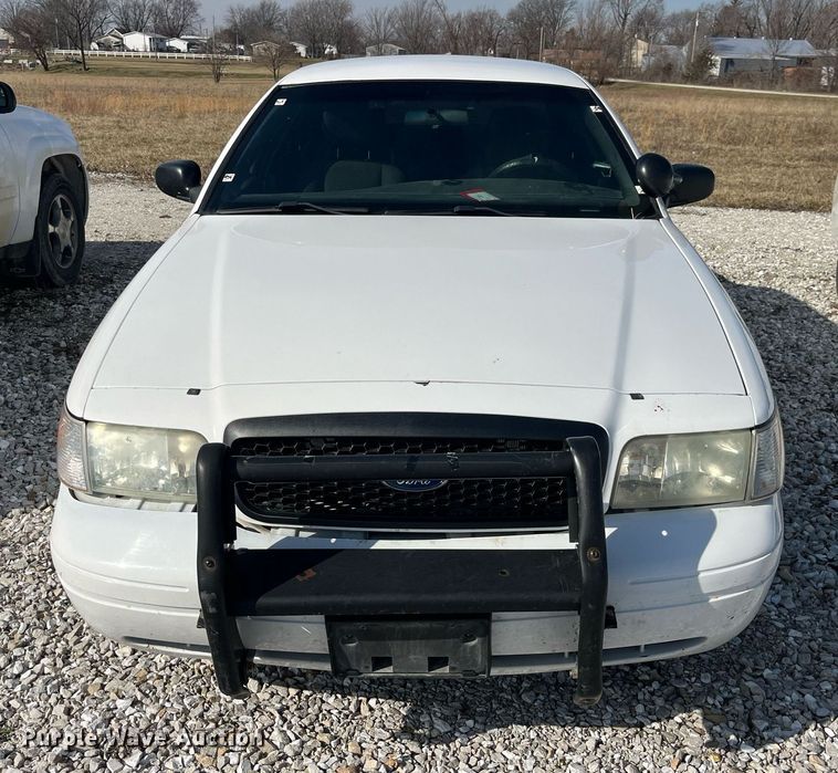 image for item LD9996 2011 Ford Crown Victoria Police Interceptor 