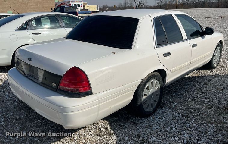 image for item LD9996 2011 Ford Crown Victoria Police Interceptor 