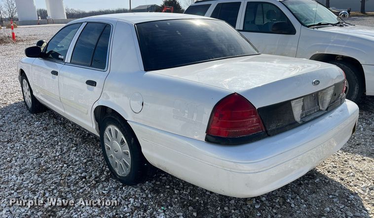 image for item LD9996 2011 Ford Crown Victoria Police Interceptor 