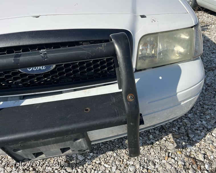 image for item LD9996 2011 Ford Crown Victoria Police Interceptor 