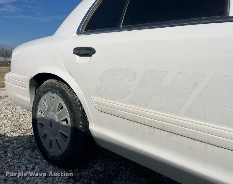 image for item LD9996 2011 Ford Crown Victoria Police Interceptor 