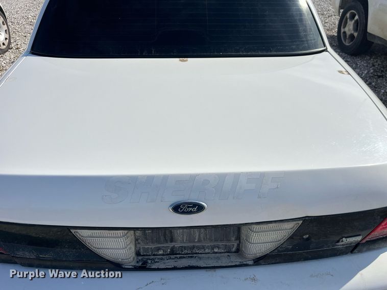 image for item LD9996 2011 Ford Crown Victoria Police Interceptor 