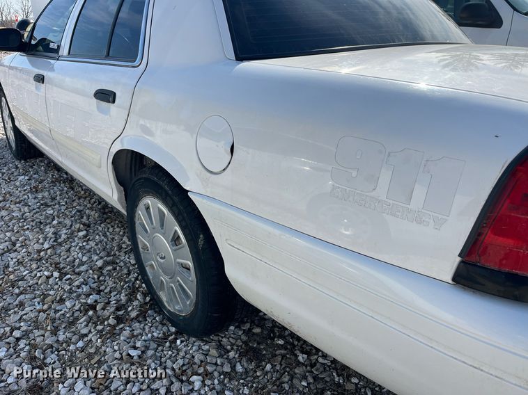 image for item LD9996 2011 Ford Crown Victoria Police Interceptor 