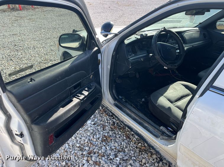 image for item LD9996 2011 Ford Crown Victoria Police Interceptor 