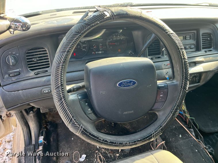 image for item LD9996 2011 Ford Crown Victoria Police Interceptor 