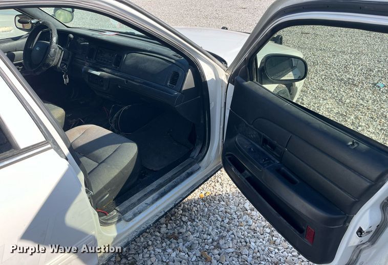 image for item LD9996 2011 Ford Crown Victoria Police Interceptor 