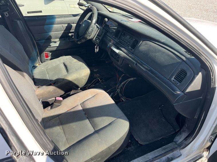 image for item LD9996 2011 Ford Crown Victoria Police Interceptor 