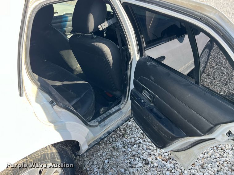 image for item LD9996 2011 Ford Crown Victoria Police Interceptor 