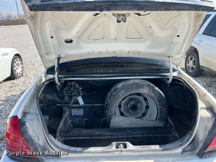 image for item LD9996 2011 Ford Crown Victoria Police Interceptor 