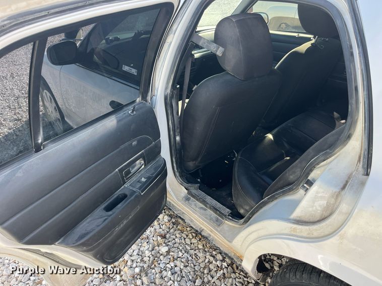 image for item LD9996 2011 Ford Crown Victoria Police Interceptor 