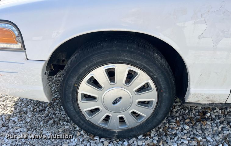 image for item LD9996 2011 Ford Crown Victoria Police Interceptor 