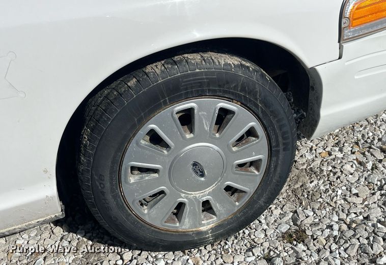 image for item LD9996 2011 Ford Crown Victoria Police Interceptor 