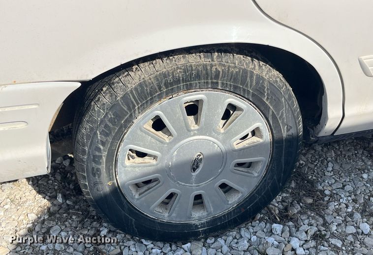 image for item LD9996 2011 Ford Crown Victoria Police Interceptor 