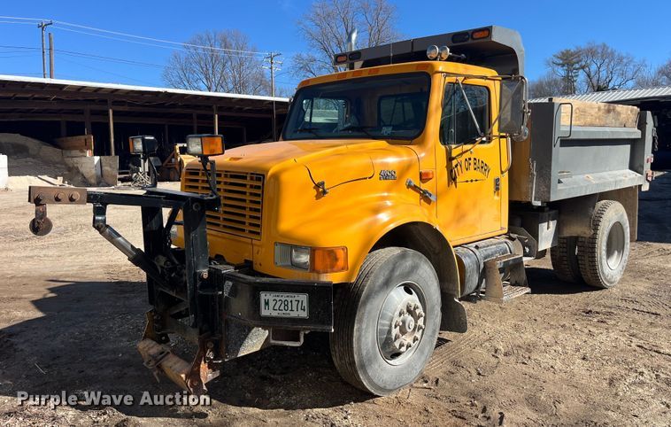 image for item LE9011 1997 International  4900 dump truck