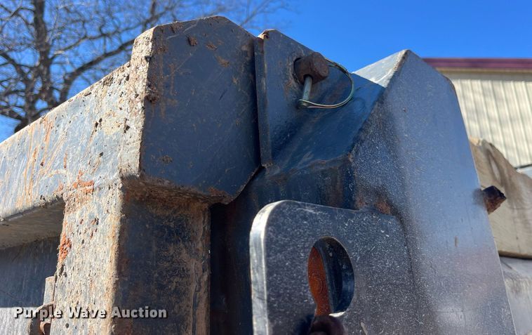 image for item LE9011 1997 International  4900 dump truck