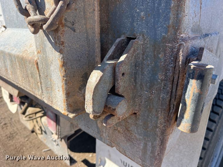 image for item LE9011 1997 International  4900 dump truck