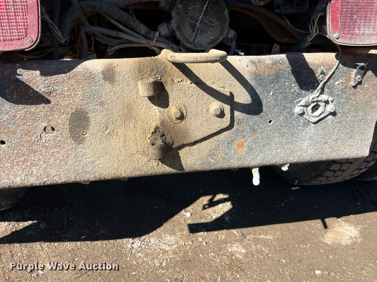 image for item LE9011 1997 International  4900 dump truck