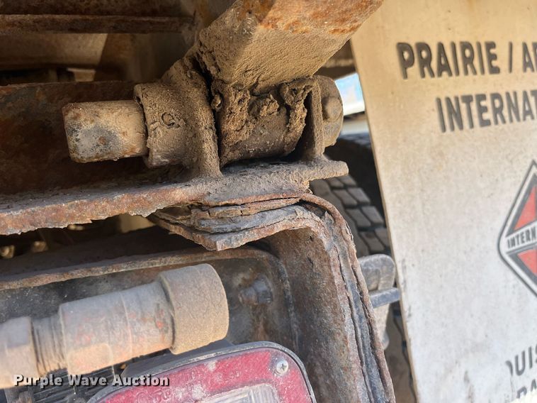 image for item LE9011 1997 International  4900 dump truck