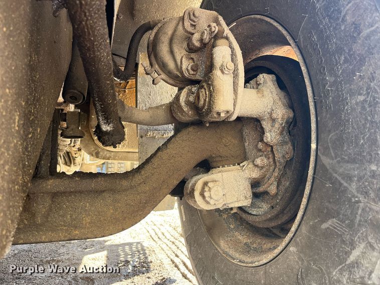 image for item LE9011 1997 International  4900 dump truck